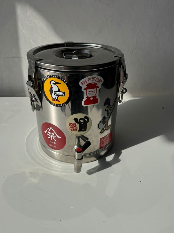 Insulated urn
