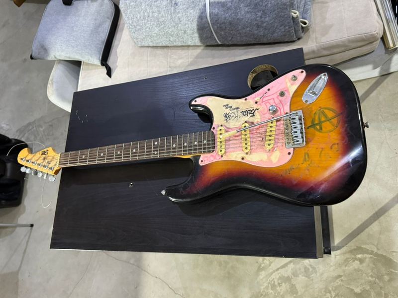Electric guitar